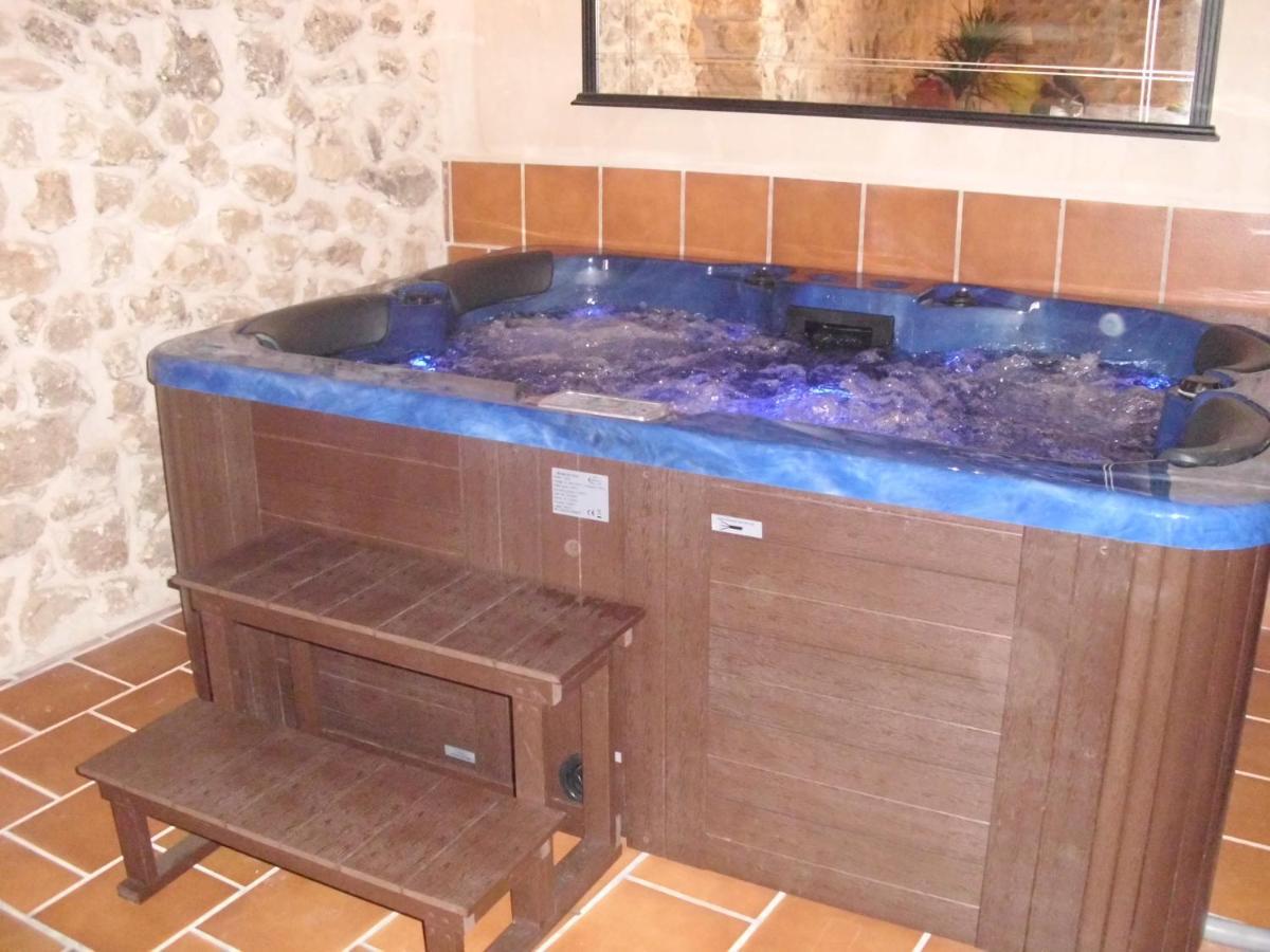 Casa Rural Con Jacuzzi Taberna Del Tio Pedro Cabanas de Polendos Bagian luar foto